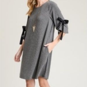 Doe and Rae/ tie accent swing dress